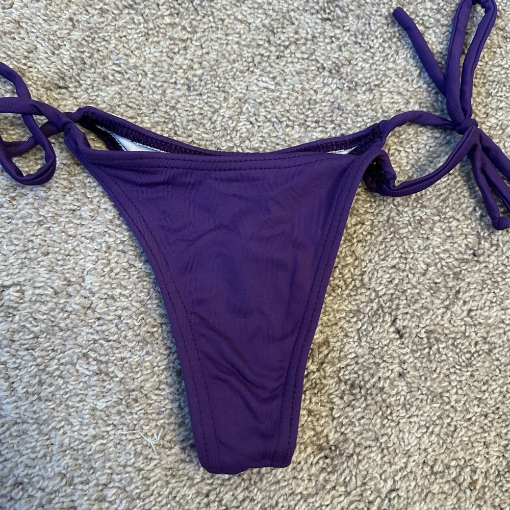 Brazilian showroom thong bikini bottoms - Picture 2 of 6